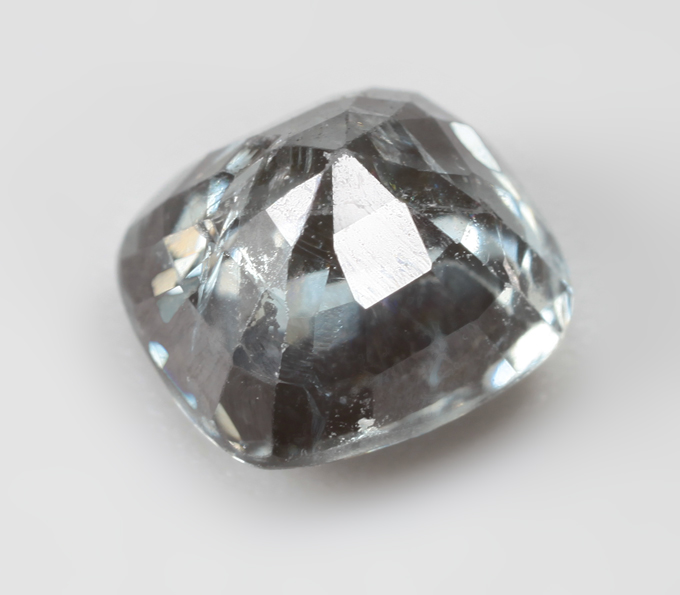 Зеленовато-синяя шпинель со сменой цвета 1,77 карата