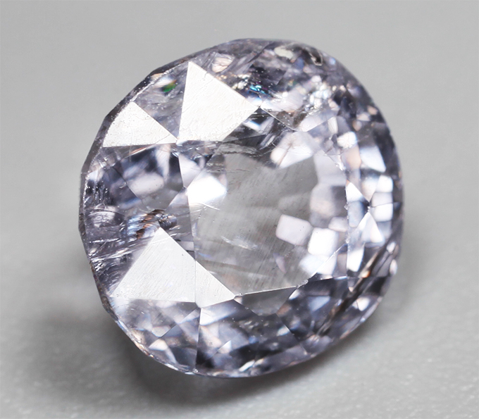 Стальная шпинель 2,13 карата