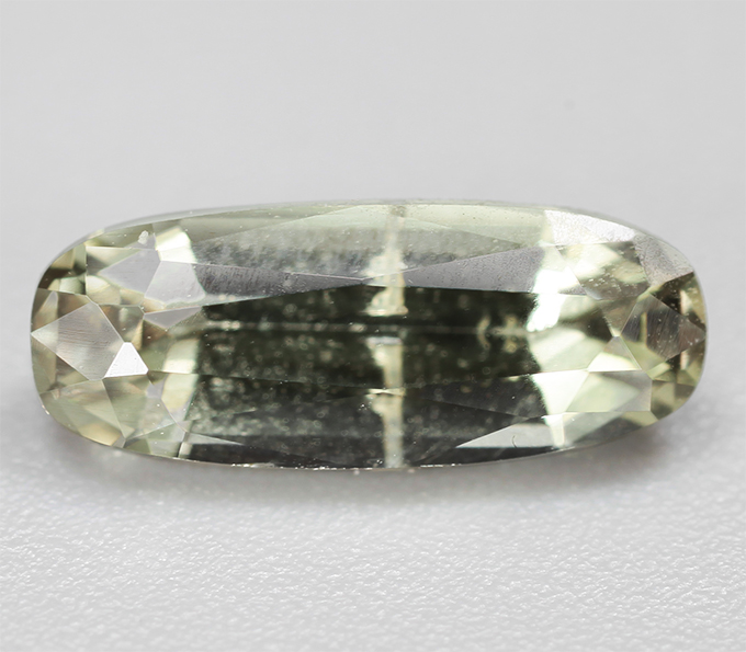 Диаспор редкой огранки 1,27 карата