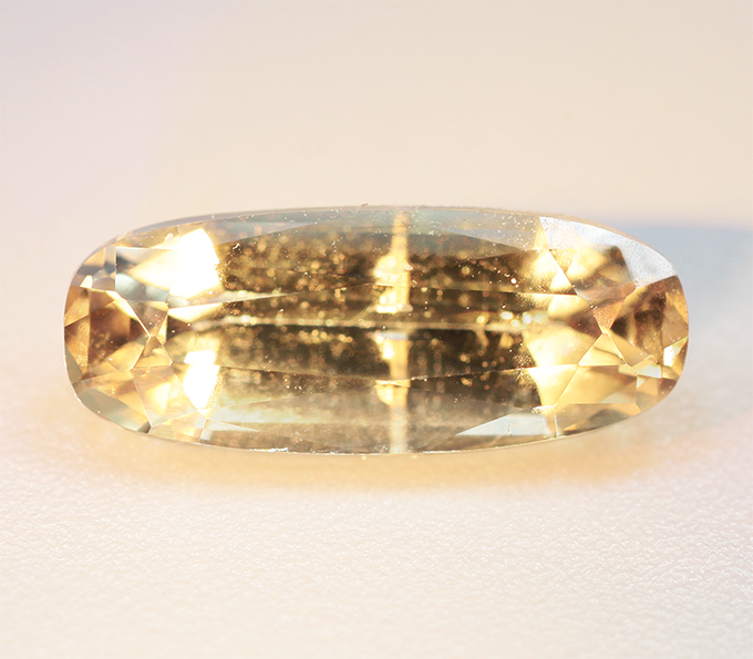 Диаспор редкой огранки 1,27 карата