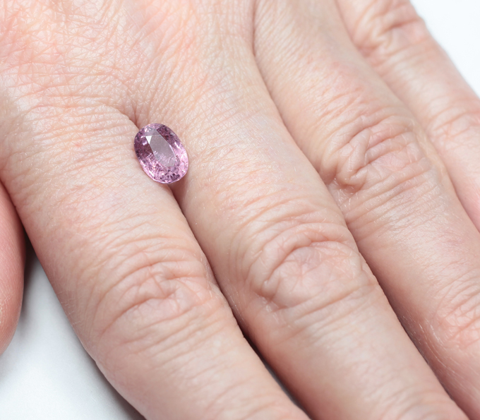 Розовато-пурпурная шпинель 2,3 карата