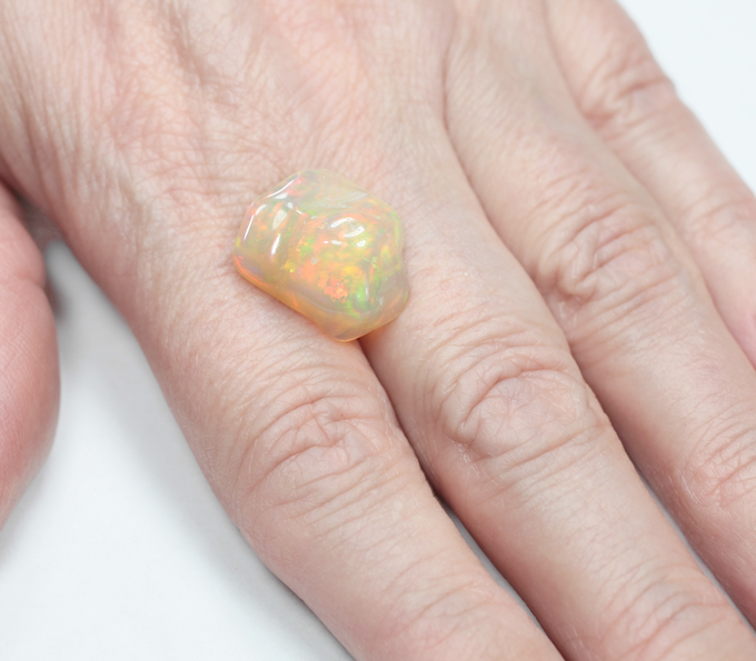 Кристаллический эфиопский опал 8,96 карата