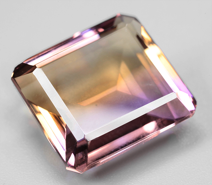 Чистейший крупный контрастный аметрин 14,6 карата
