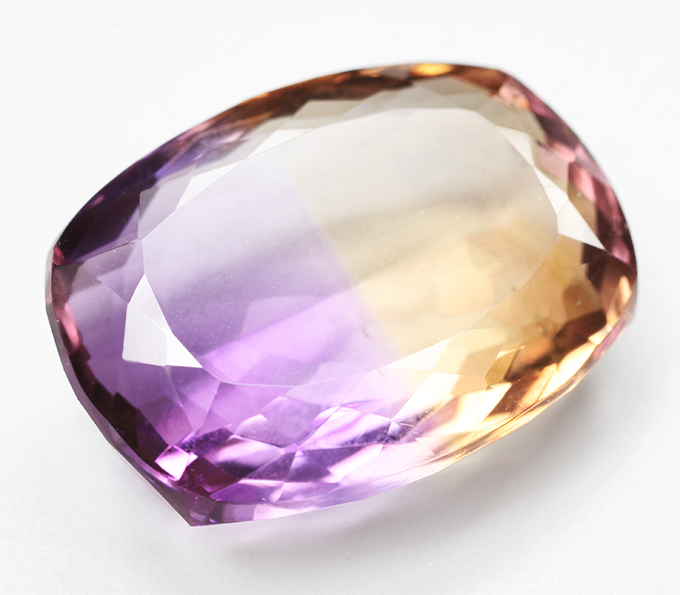 Чистейший крупный контрастный аметрин 20,89 карата