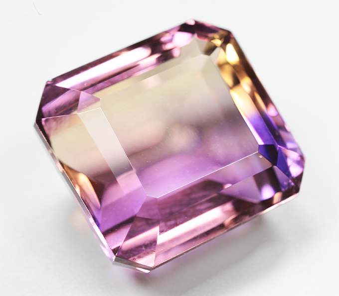 Чистейший крупный контрастный аметрин 19,15 карата