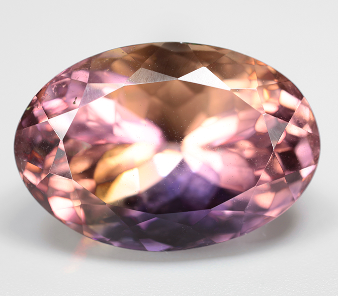 Крупный контрастный аметрин 16,55 карата