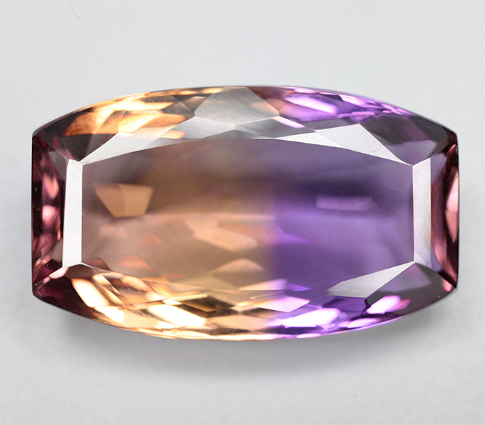 Чистейший крупный контрастный аметрин 23,08 карата