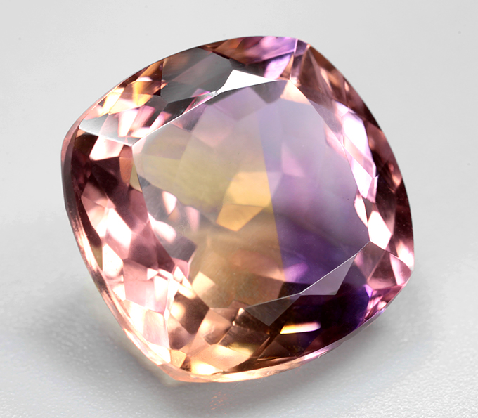 Чистейший крупный контрастный аметрин 11,49 карата