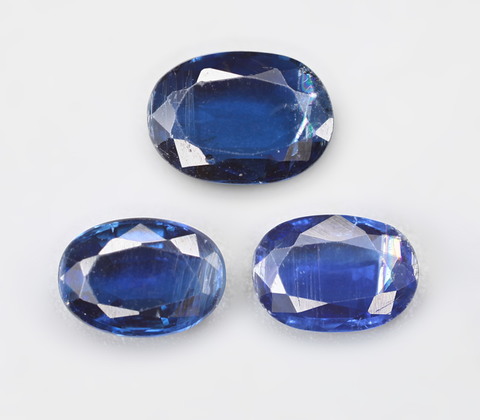 Набор из 3 насыщенных васильковых кианитов 3,25 карата
