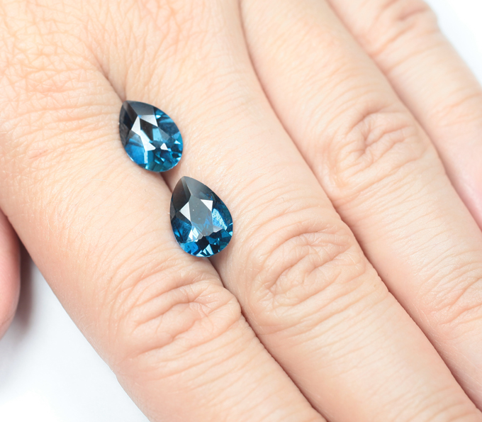 Пара чистейших London топазов 5,69 карата