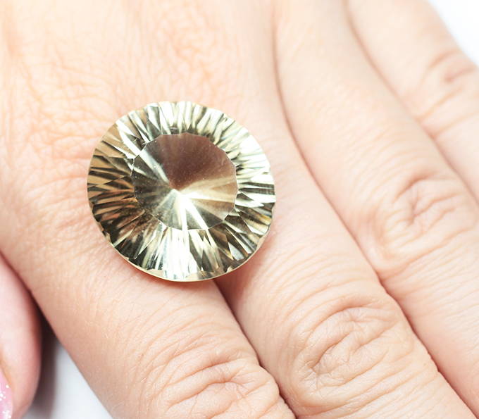 Чистейший крупный цитрин лазерной огранки 38,67 карата