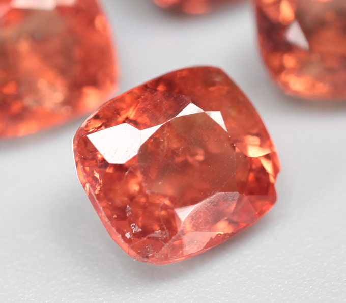 Набор из 4 красно-оранжевых шпинелей 3,42 карата