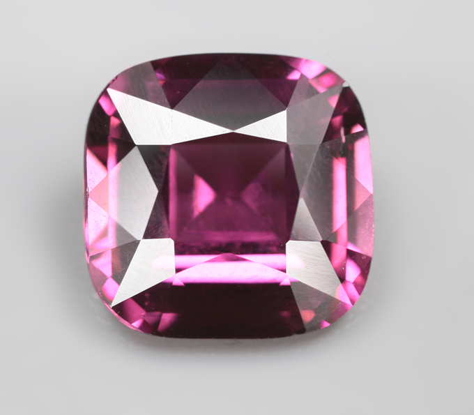 Чистейший умбалит гранат 2,74 карата