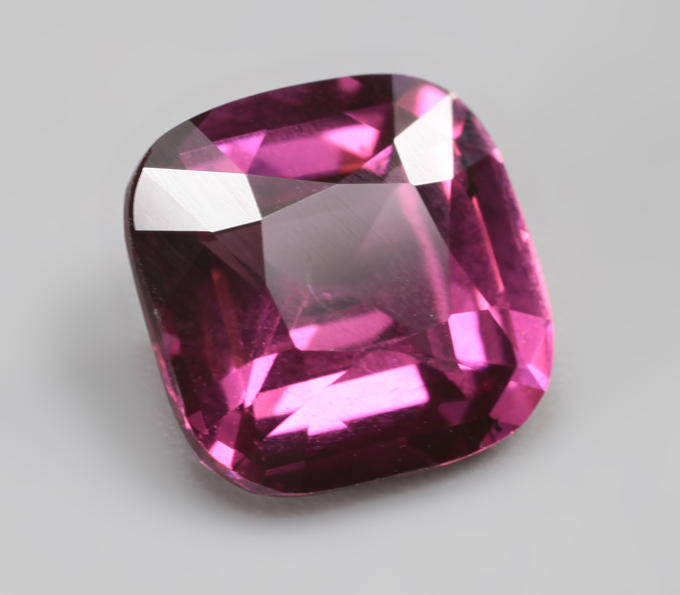 Чистейший умбалит гранат 2,74 карата