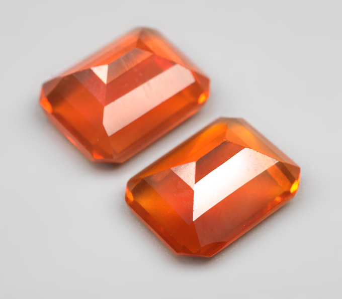 Пара чистейших мексиканских ограненных «огненных» опалов 3,11 карата