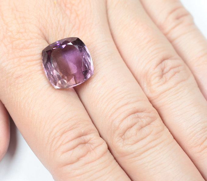 Крупный контрастный аметрин 15,34 карата