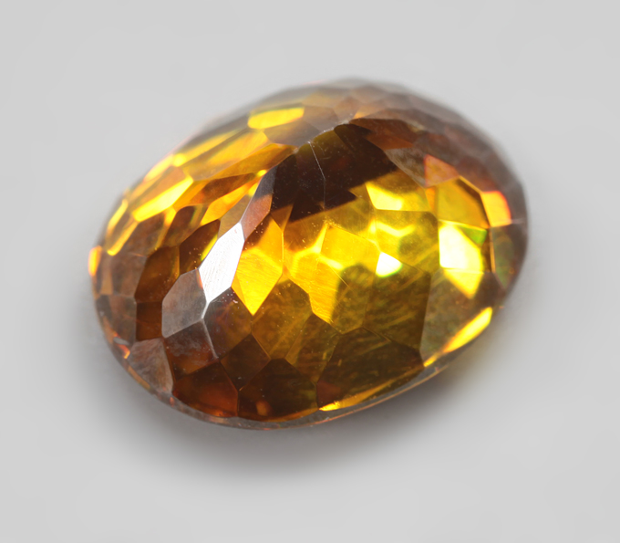 Яркий крупный сфалерит высокой дисперсии 7,09 карата