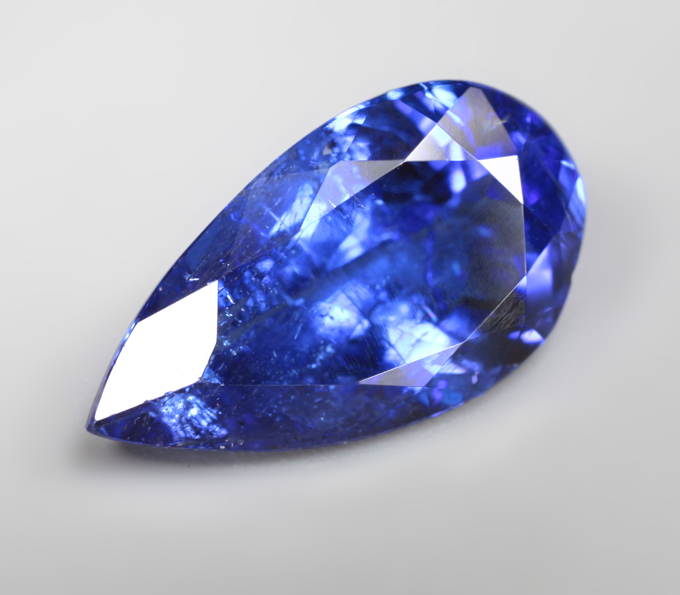 Яркий насыщенный танзанит 5,57 карата