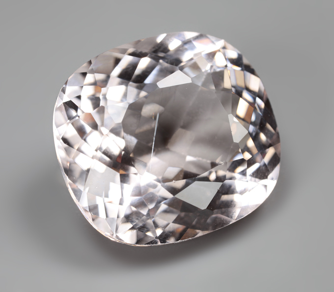 Крупный морганит 17,45 карата