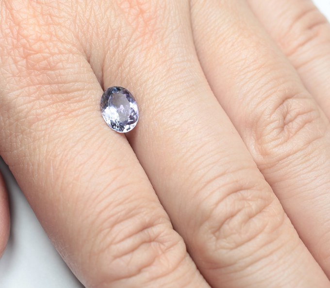 Синевато-фиолетовый цоизит 1,66 карата