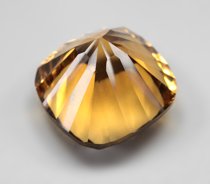 Чистейший цитрин лазерной огранки 17,46 карата