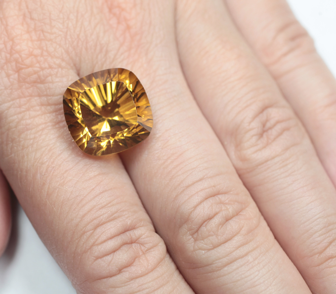 Чистейший цитрин лазерной огранки 17,46 карата