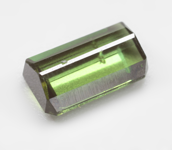 Желтовато-зеленый турмалин 1,56 карата