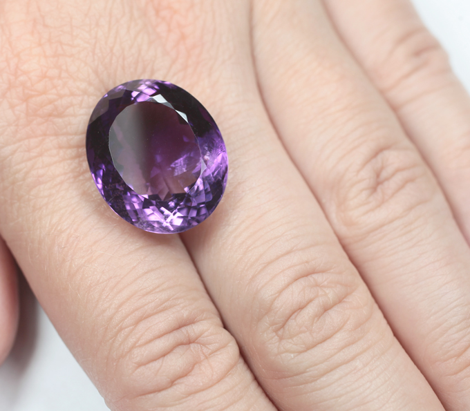 Крупный аметист 24,8 карата