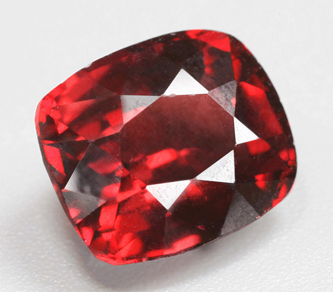 Пироп гранат высокой чистоты 3,59 карата