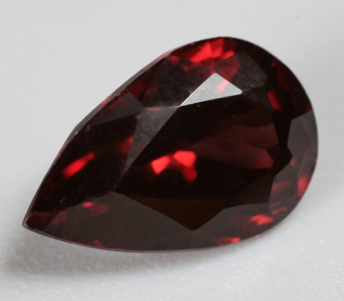 Чистейший насыщенный оранжево-красный циркон 2,54 карата