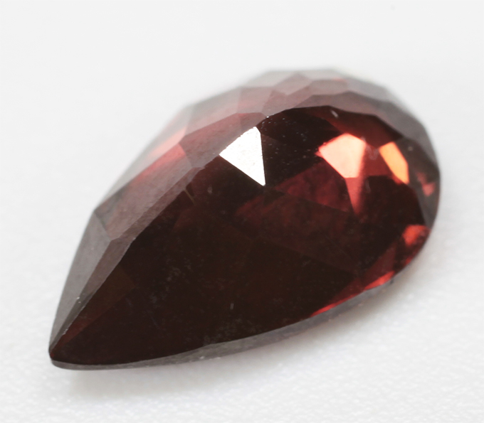 Чистейший насыщенный оранжево-красный циркон 2,54 карата