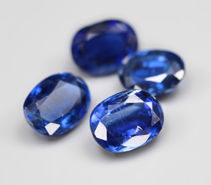 Набор из 4 насыщенных васильковых кианитов 6,97 карата