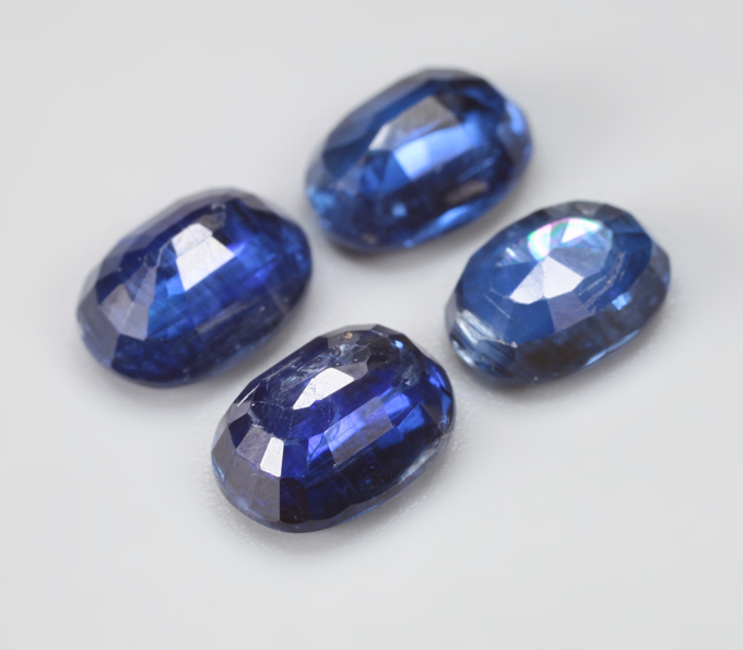 Набор из 4 насыщенных васильковых кианитов 6,97 карата