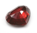 Пироп гранат огранки "сердце" 2,91 карата