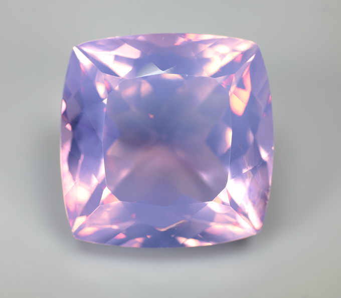 Чистейший крупный лавандовый аметист 20,52 карата