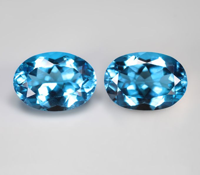 Крупная пара чистейших Swiss топазов 14,91 карата
