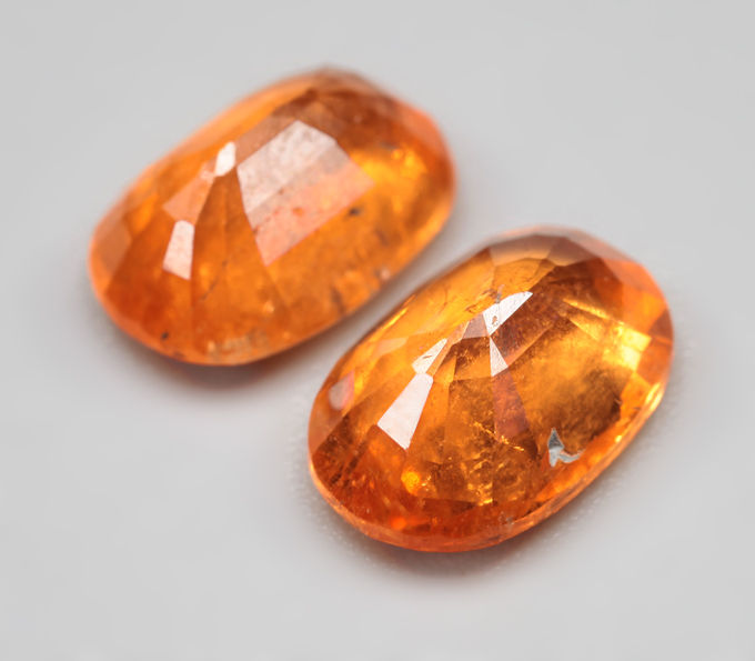 Пара спессартинов гранатов цвета «фанта» 5,52 карата