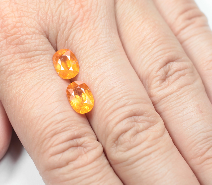 Пара спессартинов гранатов цвета «фанта» 5,52 карата
