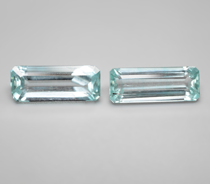 Пара аквамаринов редкой огранки высокой чистоты 7,04 карата