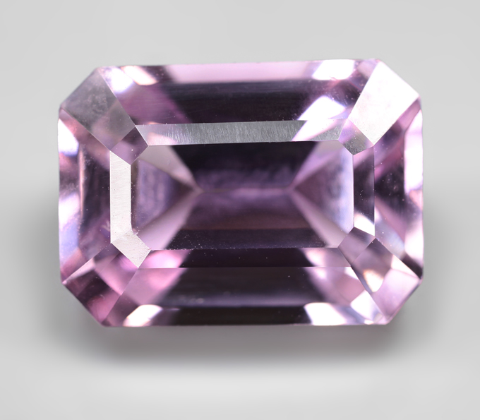 Чистейший крупный кунцит 12,72 карата