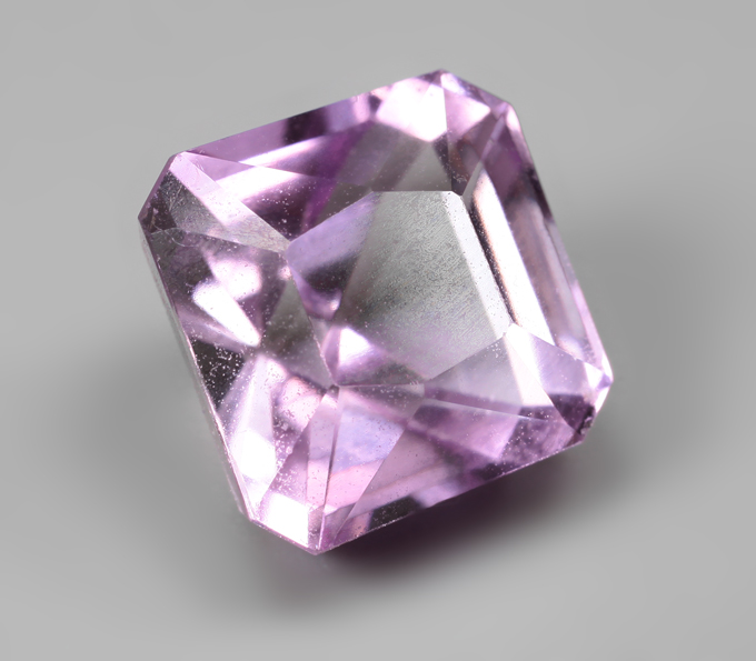 Кунцит высокой чистоты 4,37 карата