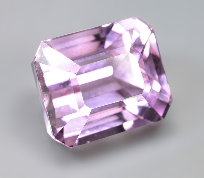Кунцит высокой чистоты 5,76 карата