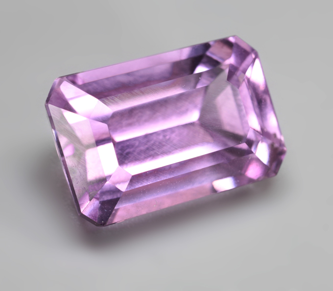 Чистейший кунцит 6,21 карата