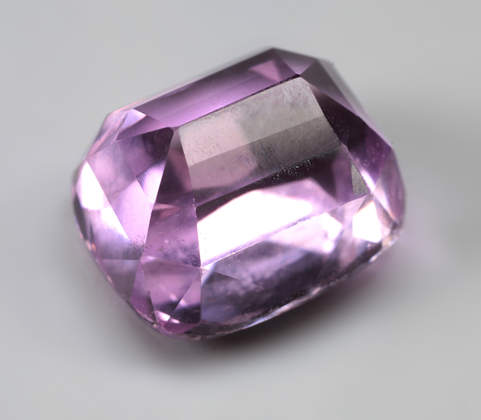 Кунцит высокой чистоты 6,84 карата