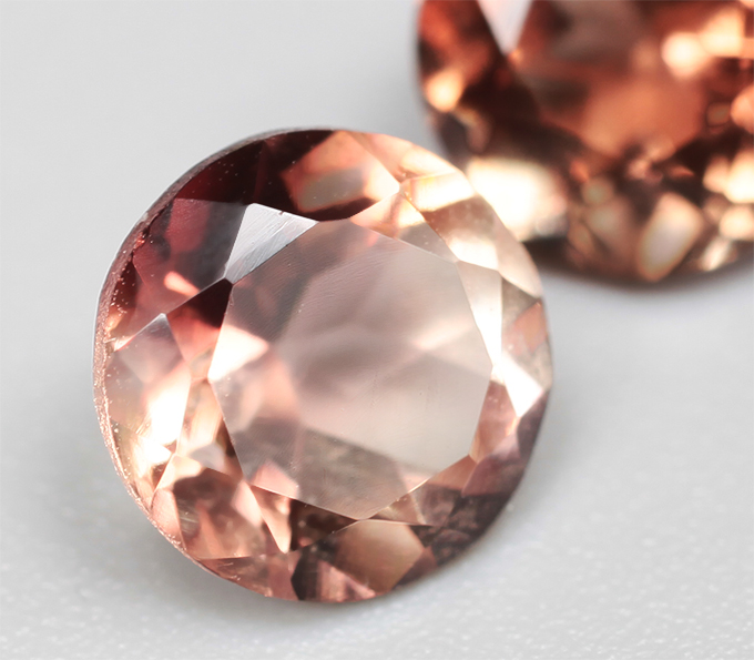 Редкая пара орегонских солнечных камней падпараджа 1,84 карата