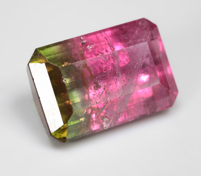 Крупный контрастный арбузный турмалин 7,4 карата