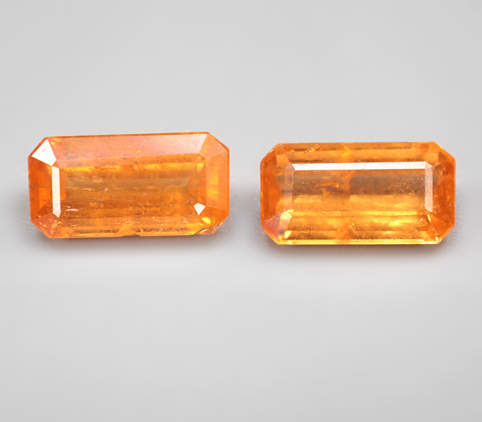 Пара спессартинов гранатов редкой огранки 5,73 карата