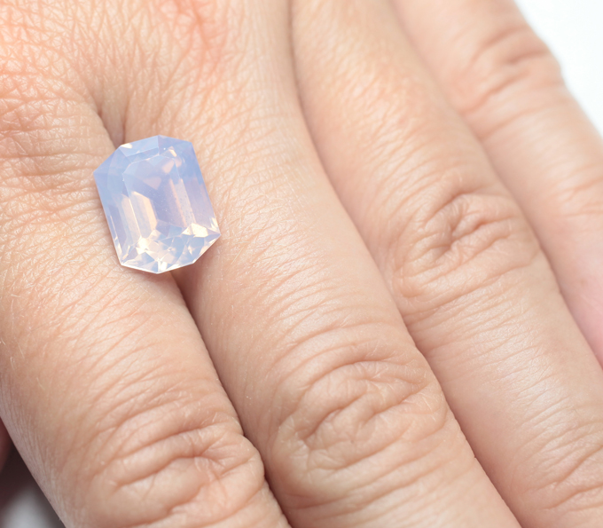 Чистейший лавандовый аметист авторской огранки 5,86 карата