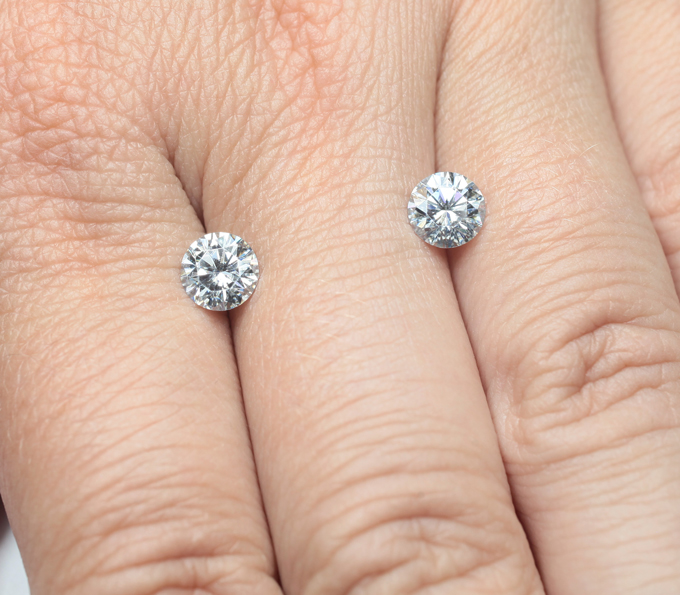 Пара бесцветных муассанитов топовой огранки 1,46 карата