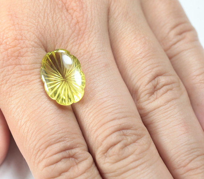 Чистейший резной цитрин 10,57 карата